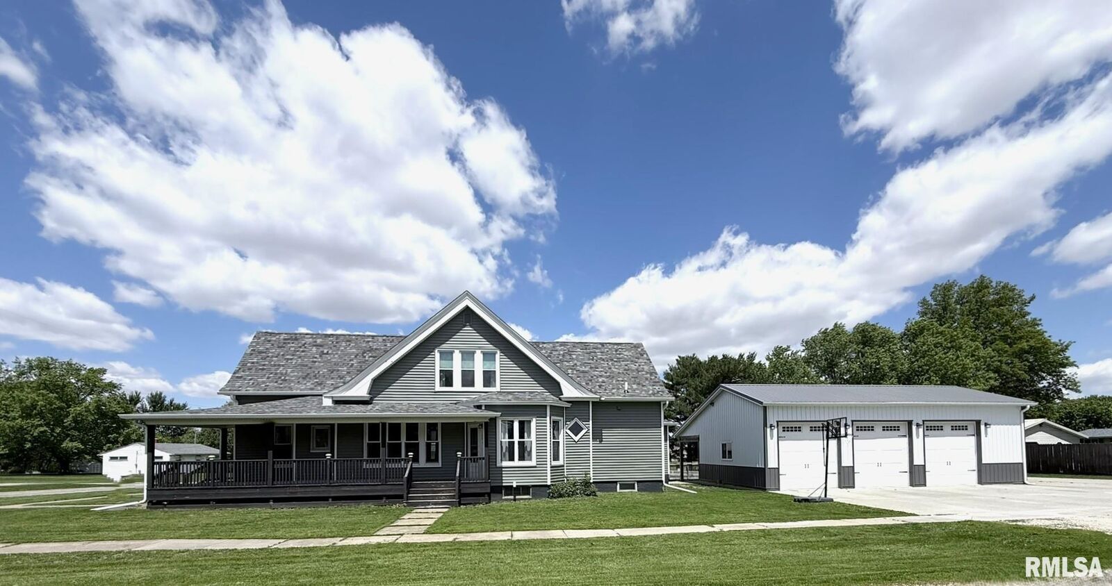 Property Photo:  109 E West Street  IL 61467 
