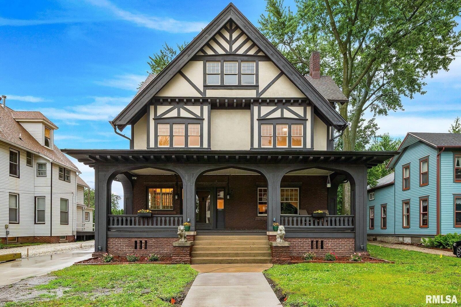Property Photo:  561 N Prairie Street  IL 61401 