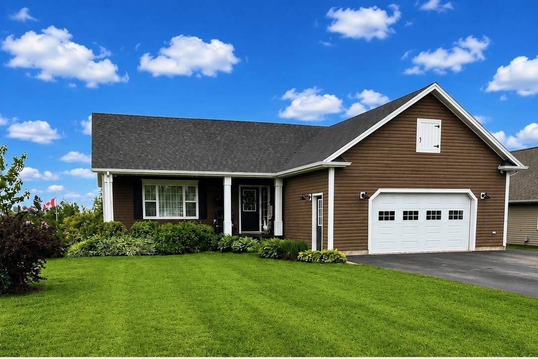 Property Photo: 61 Bonavista Avenue PE C1B 0E5