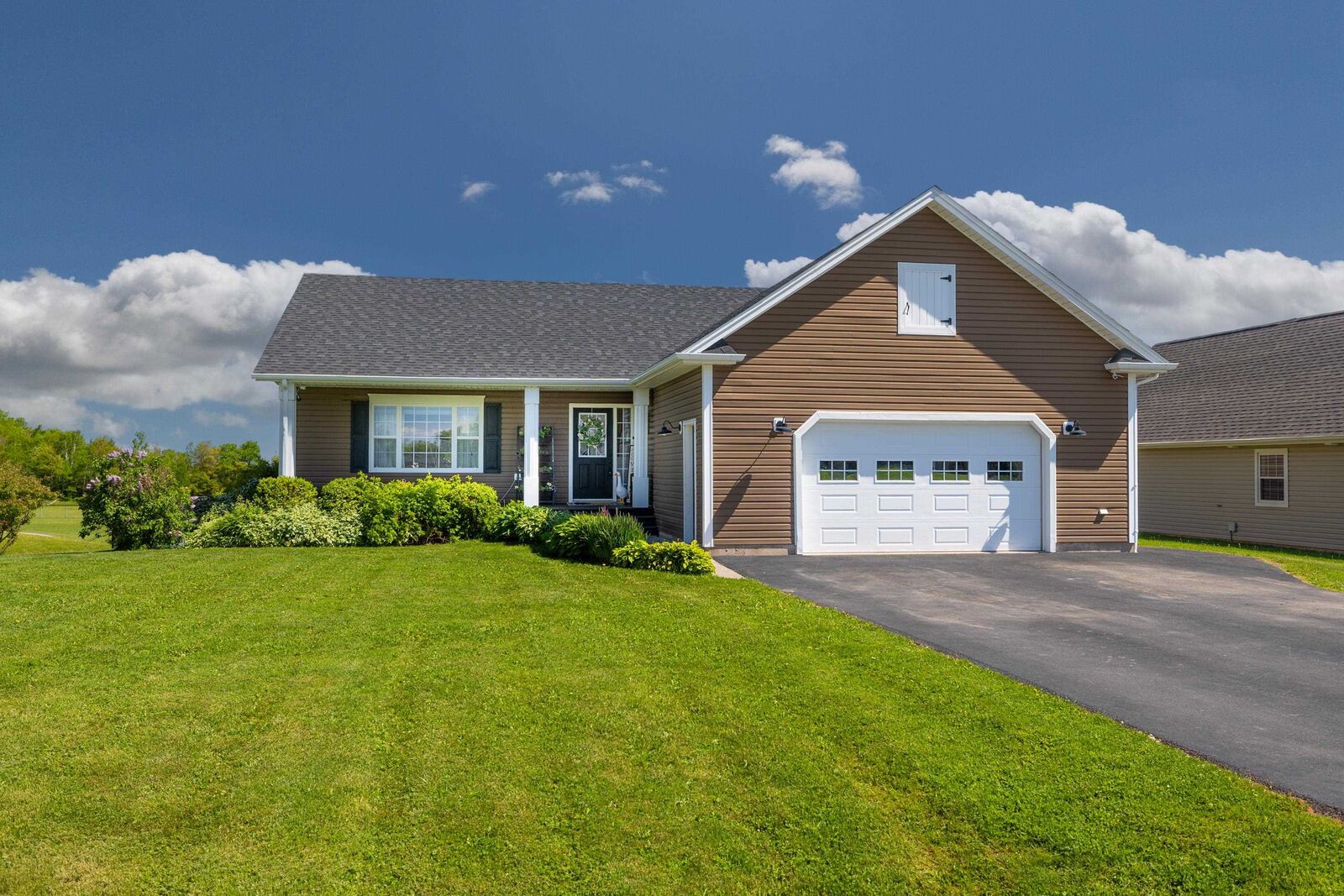 Property Photo: 61 Bonavista Avenue PE C1B 0E5