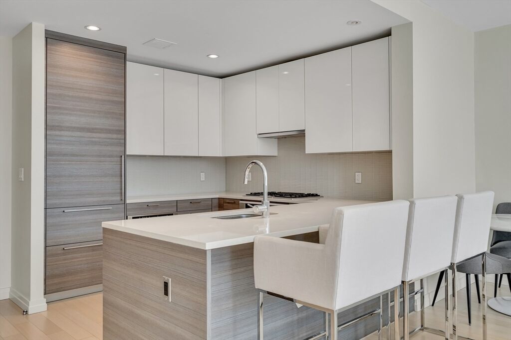 Property Photo:  1 Franklin St 2309  MA 02110 