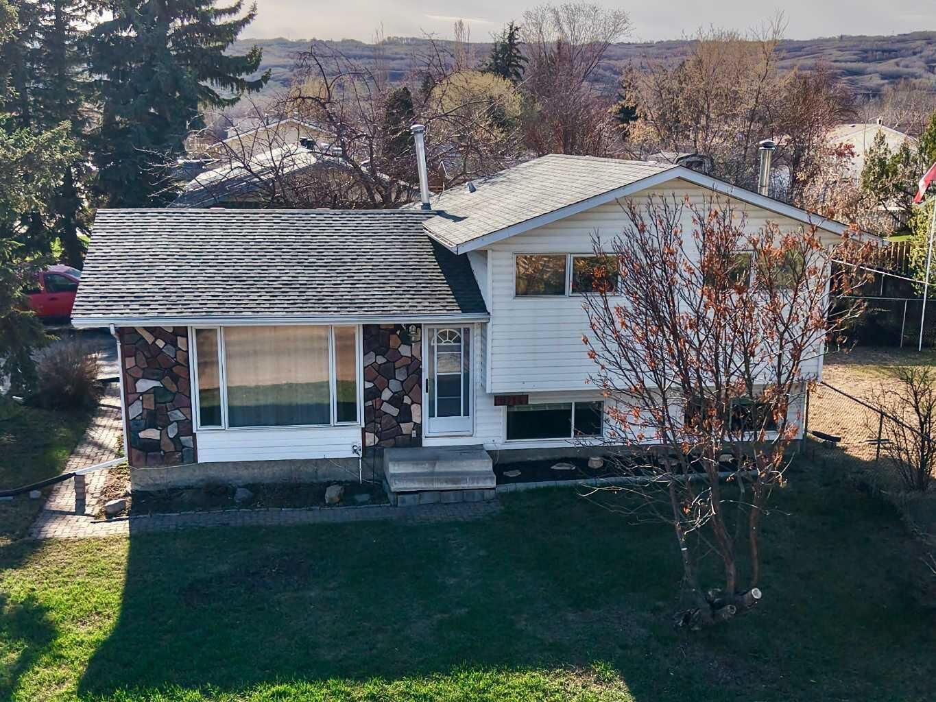 Property Photo: 9714 77 Avenue AB T8S 1C9