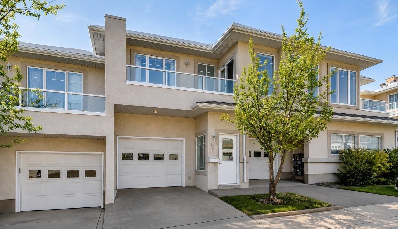Property Photo: 40 Edgeridge Terrace NW AB T3A 6C2