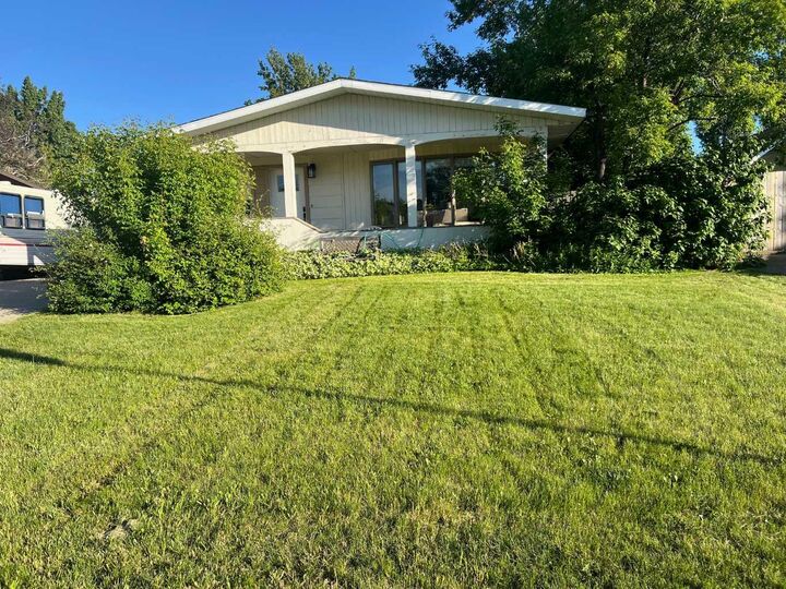 Property Photo:  953 Columbia Boulevard W  AB T1K 4M4 