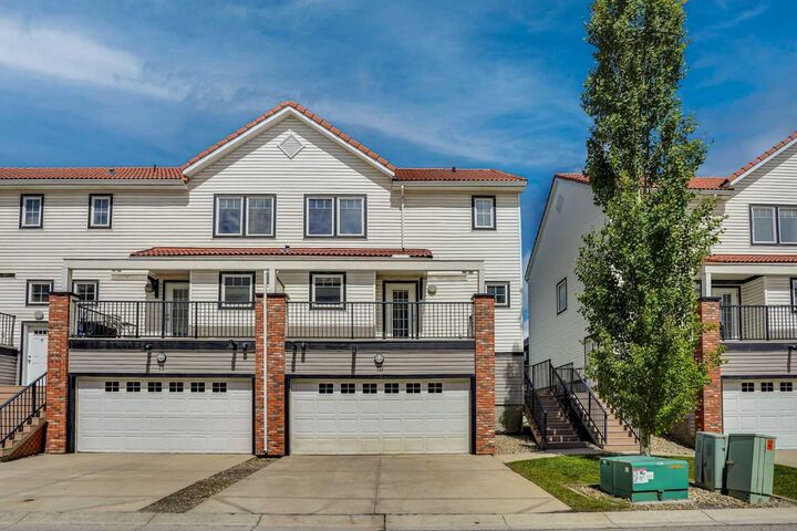 19 Royal Oak Plaza NW — photo 1
