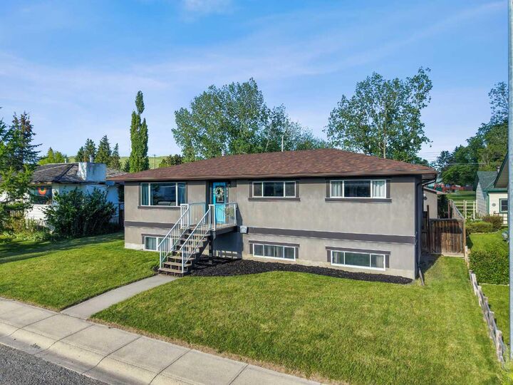 Property Photo: 518B Highwood AB T0L 1H0
