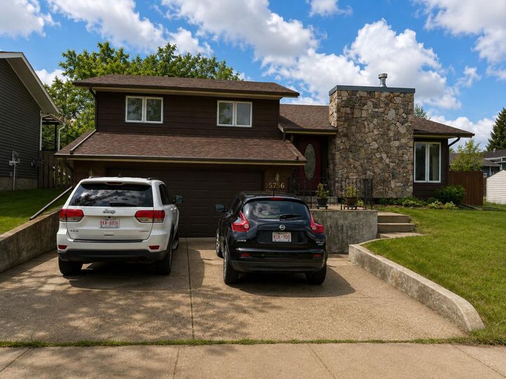 Photo de la propriété:  5756 55 Street  AB T4T 1J7 