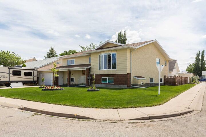 Property Photo: 2123 16 Avenue AB T1M 1J9