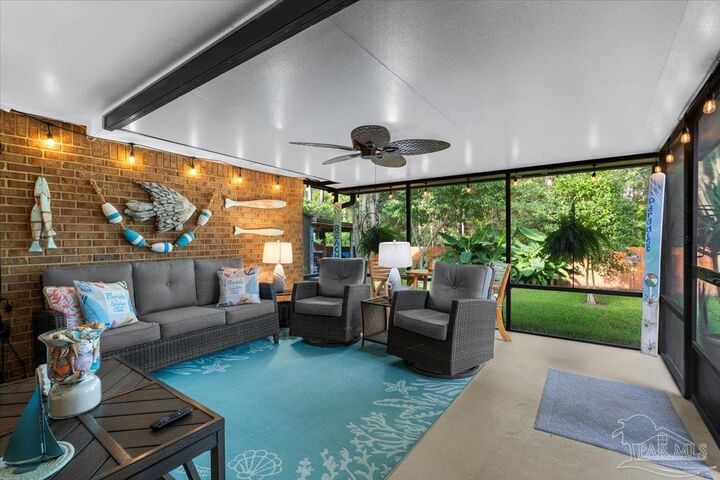 Property Photo: 390 El Matador Trl FL 32506