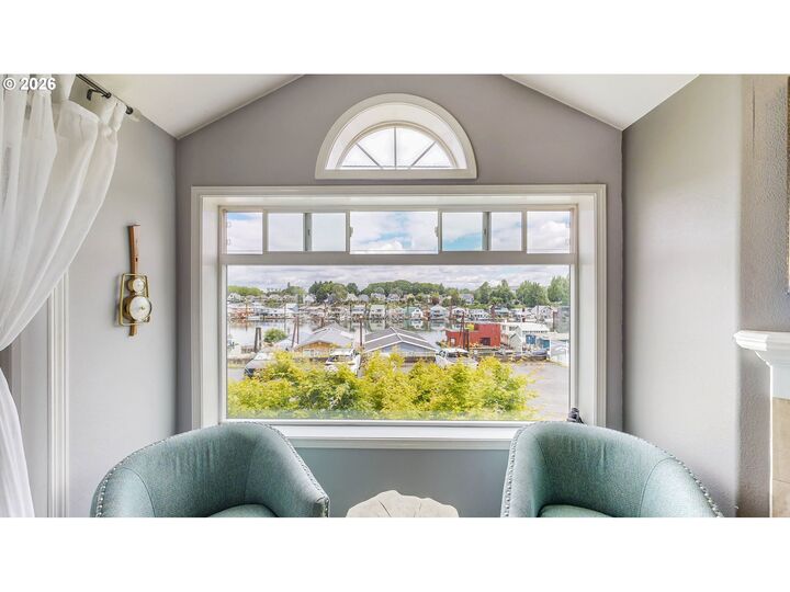 Property Photo: 442 N Bridgeton Rd OR 97217