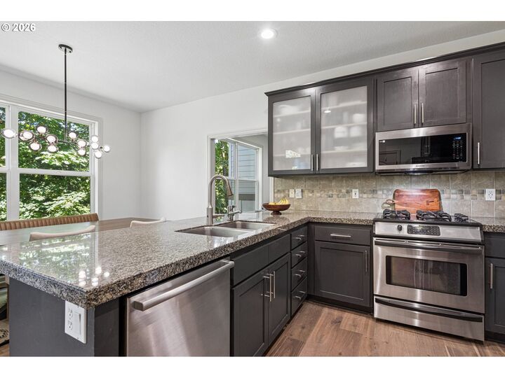 Property Photo: 2371 NW Burkhart Dr OR 97229
