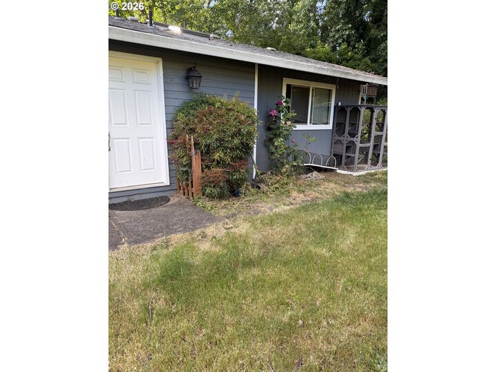 Property Photo: 1837 SE Jo Ct OR 97267
