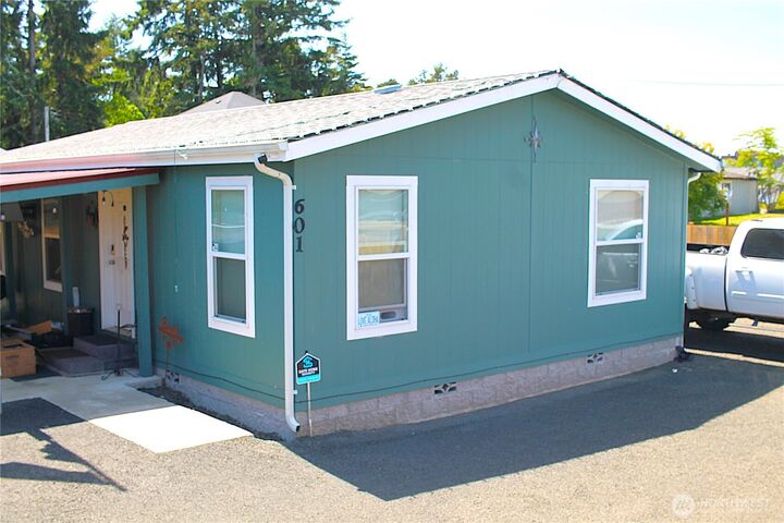 Property Photo:  601  Veterans Avenue  WA 98595 