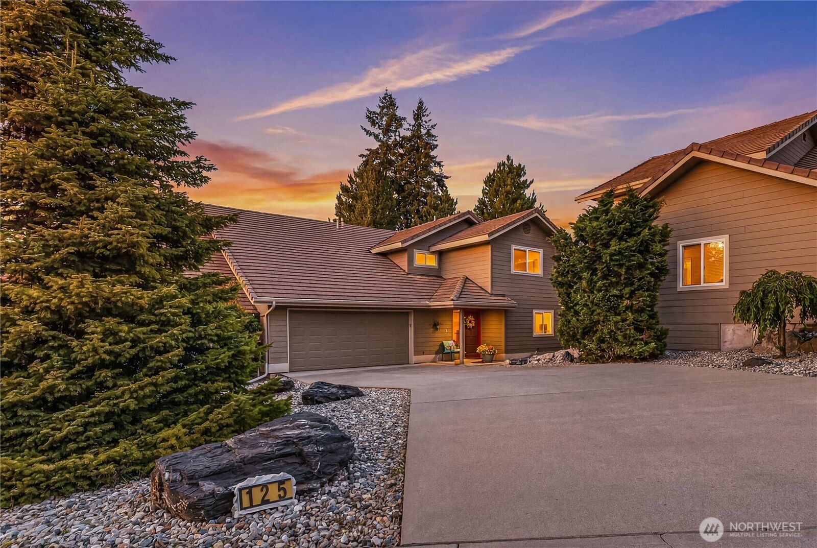 Property Photo:  125  Ironwood Place  WA 98802 
