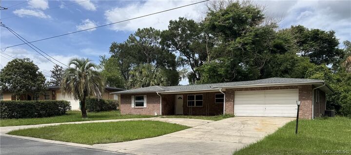Property Photo: 722 Sherwood Avenue FL 34450