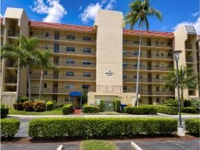 Property Photo: 3524 Via Poinciana Apt 104 FL 33467