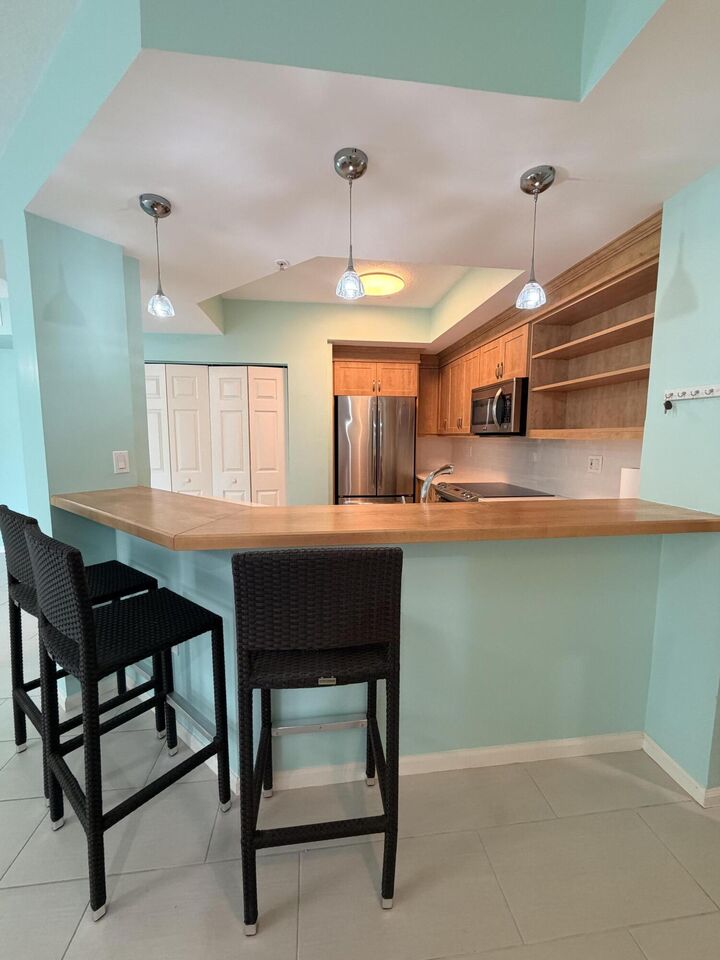 Property Photo:  630 S Sapodilla Avenue 416  FL 33401 