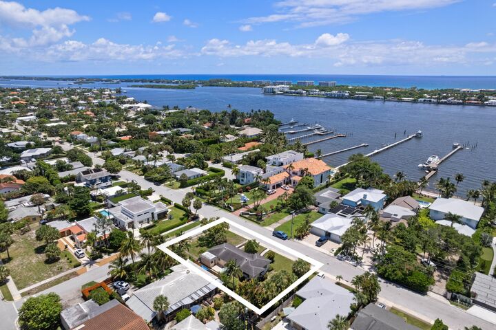 Property Photo:  1725 N Lakeside Drive  FL 33460 