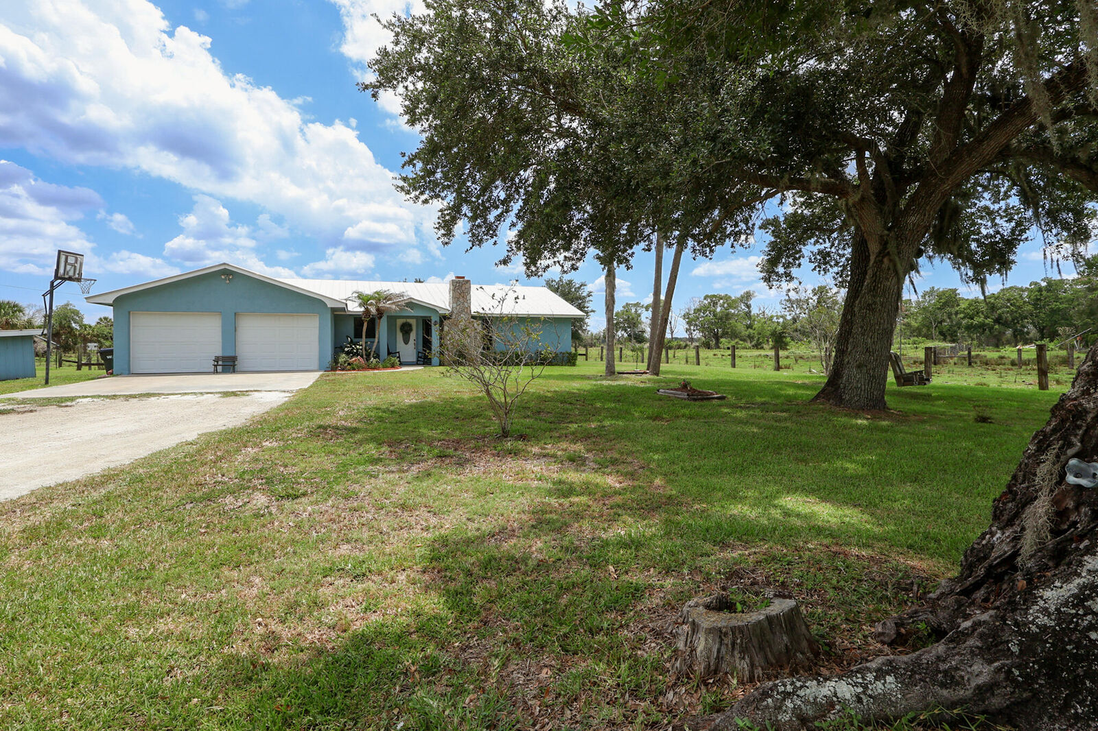 Property Photo: 860 NW 141st Street FL 34972