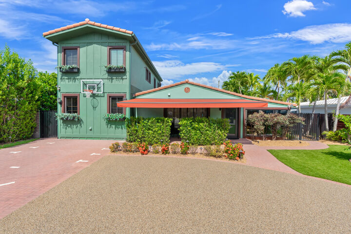 Property Photo: 1720 NE 17th Avenue FL 33305