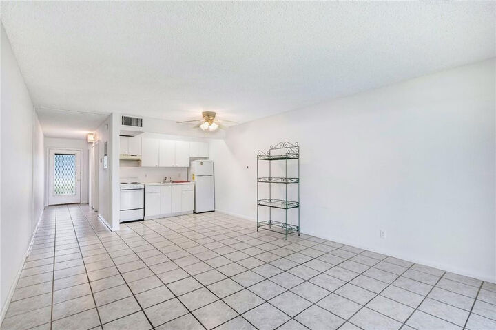 Property Photo: 1400 SW 124th Terrace 105Q FL 33027