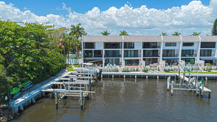 Property Photo:  801 Palm Trail 9  FL 33483 