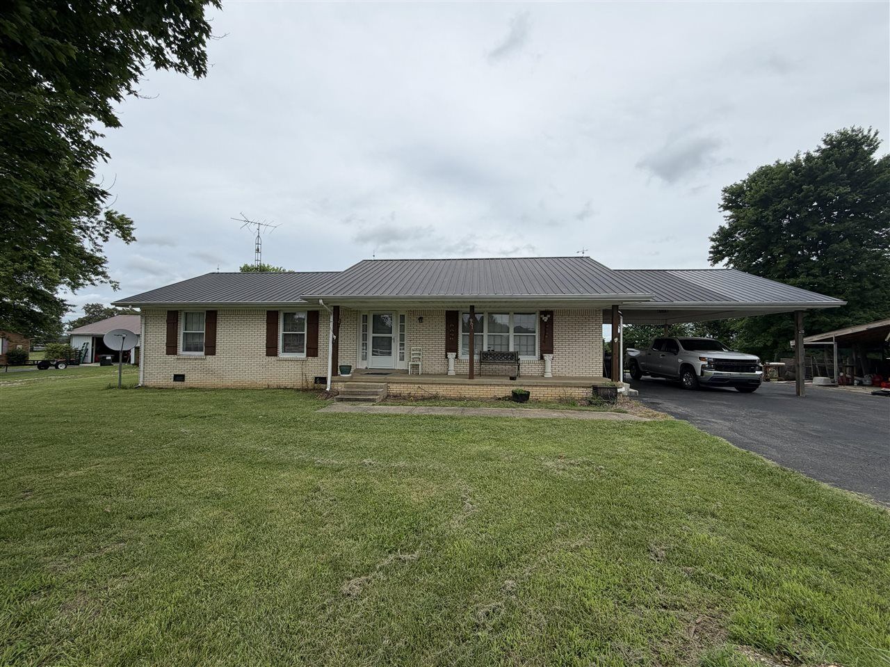 Property Photo: 9610 Brownsville Road KY 42717