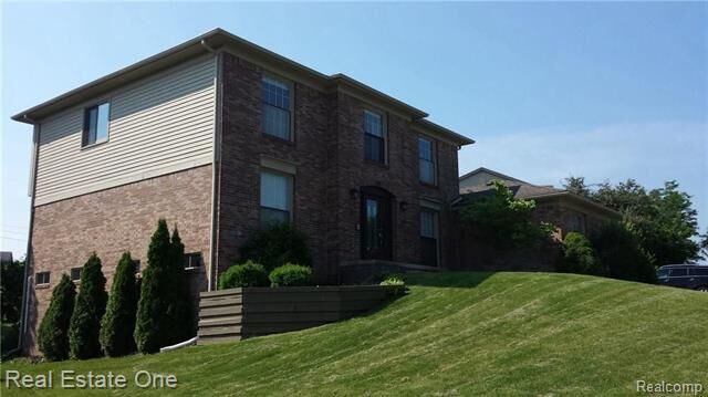 Property Photo: 475 Dorchester Way MI 48381