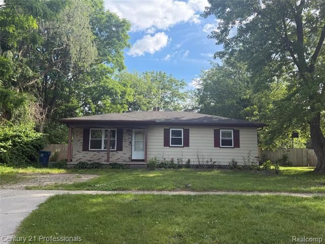 Property Photo:  317 Crescent Avenue  MI 48442 