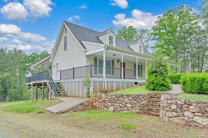 Property Photo:  420 Juniper Rd  VA 24101 