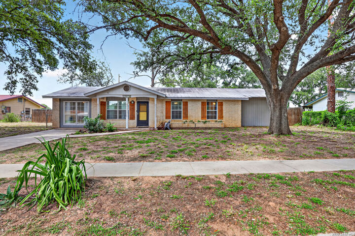 Property Photo: 1112 Maia St TX 78064