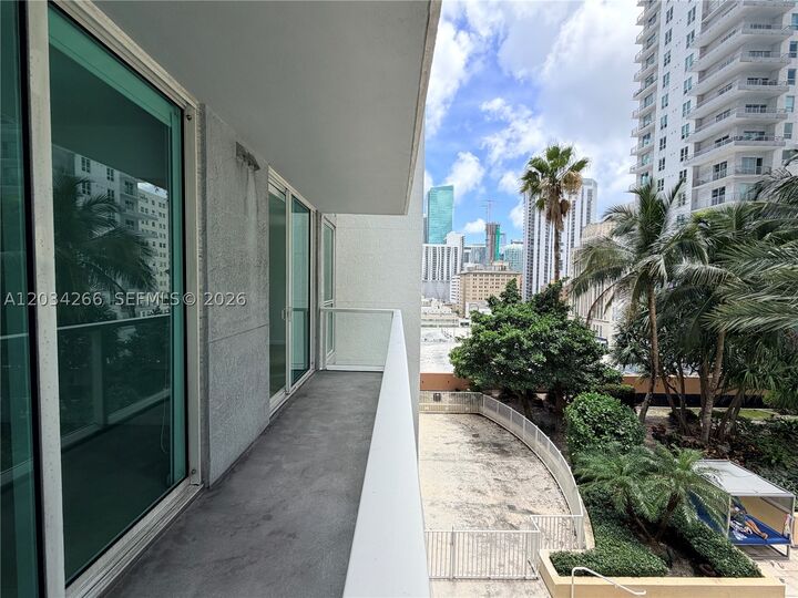 Property Photo:  253 NE 2nd St 1006  FL 33132 