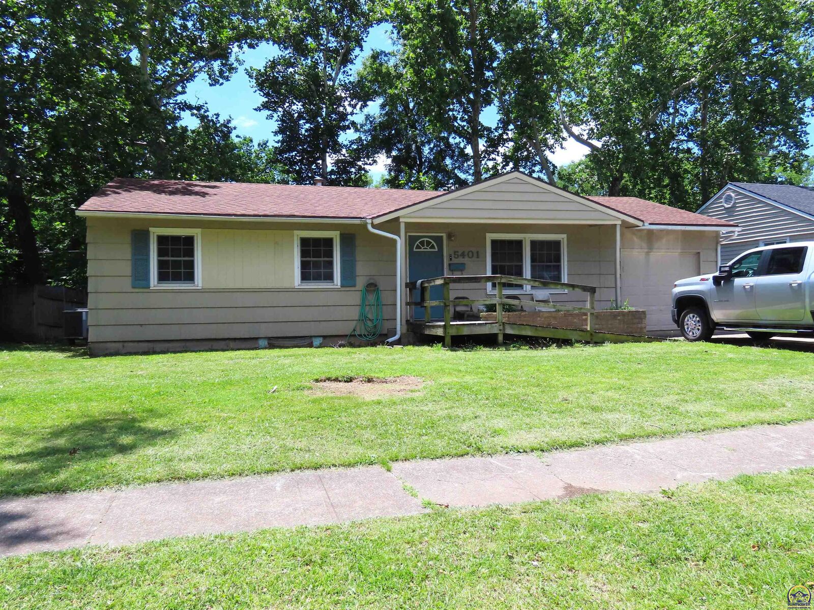 Property Photo:  5401 SW 28th St  KS 66614 