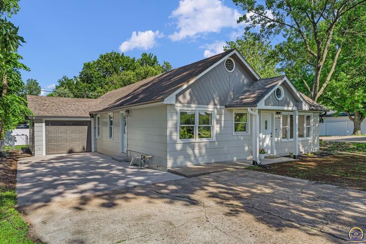 Property Photo:  1900 SW Fairlawn Rd  KS 66604 