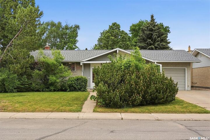 Property Photo: 30 Riel Crescent SK S7J 2W6