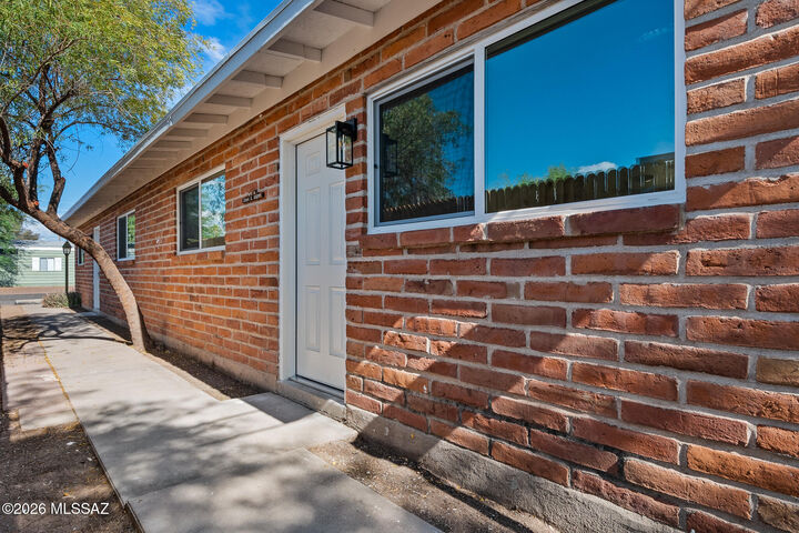 Property Photo: 2544 E Glenn Street AZ 85716