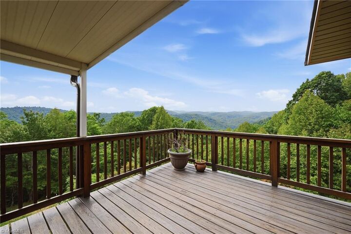 Property Photo: 605 Valley View Drive NC 28665
