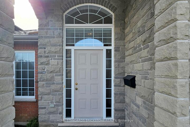 Property Photo:  412 Autumn Crescent  ON L3C 7J9 
