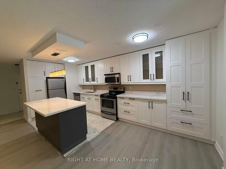 Property Photo: 3025 The Credit Woodlands Drive 109 ON L5C 2V3