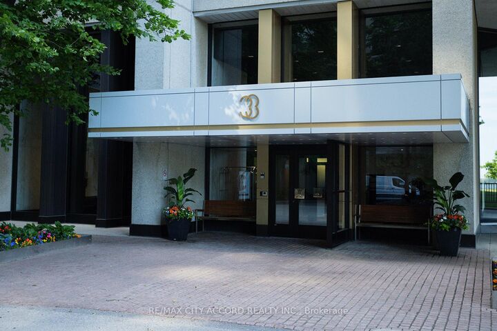 Property Photo: 33 Harbour Square 2018 ON M5J 2G2
