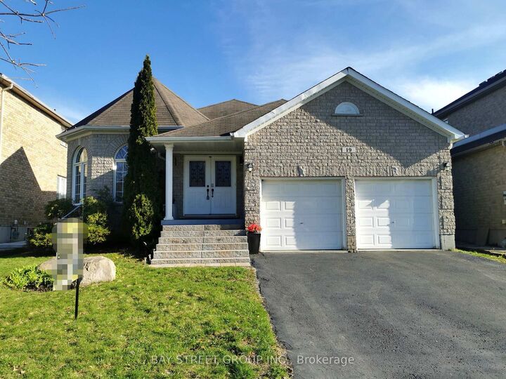 19 Falcon Crescent — photo 1