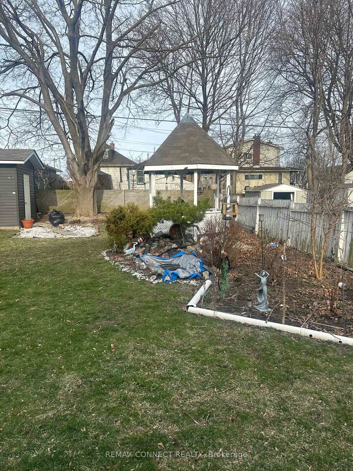 Property Photo: 57 Fernhill Boulevard ON L1J 5J1