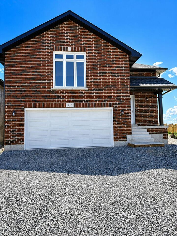 Property Photo:  725 Latimer Way  ON K9K 0H4 