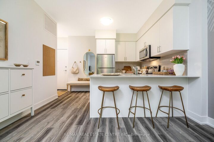 1100 Lackner Place 114 — photo 1