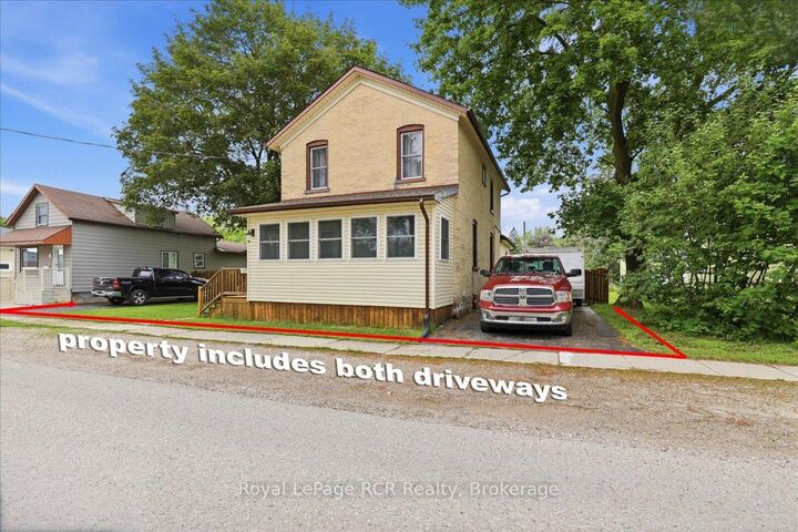 Property Photo: 161 Livingstone Avenue N ON N4W 1P6