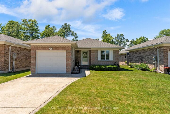 Property Photo: 297 Bethune Crescent ON N7A 4M6