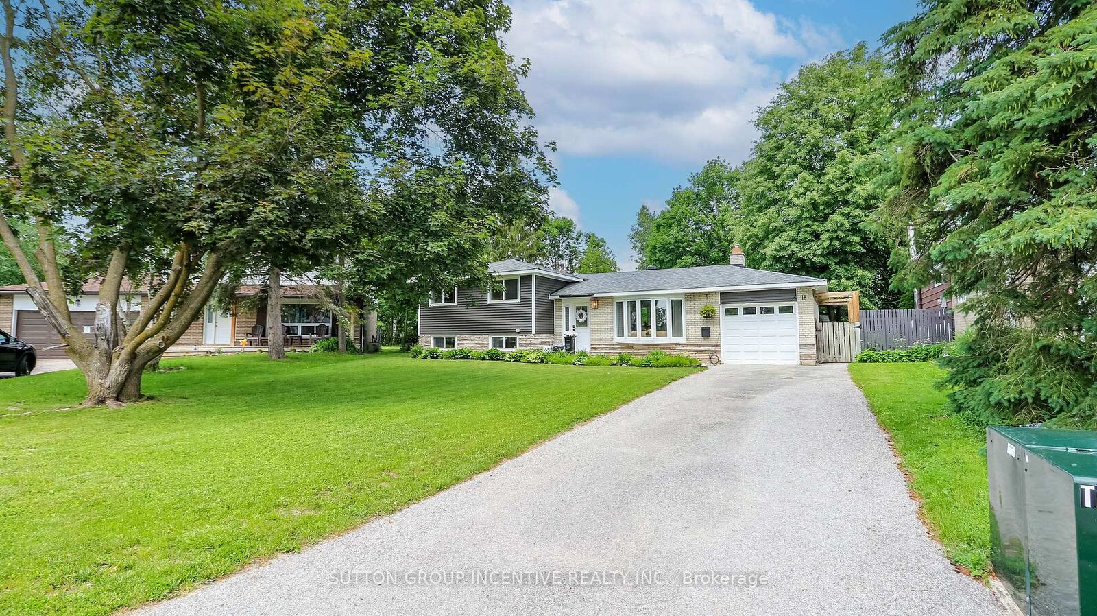 Property Photo: 18 Jill's Court ON L4M 4L7