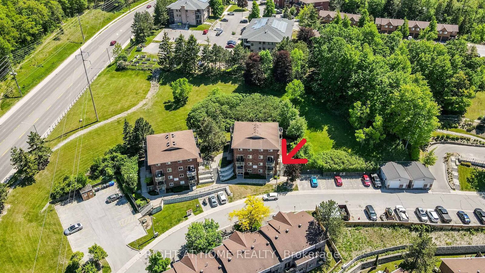 Property Photo: 3 Sawmill Road 2 ON L4N 6X3