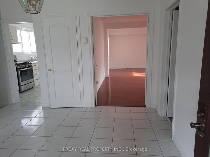 Property Photo:  205 Maplehurst Avenue E  ON M2N 3C3 