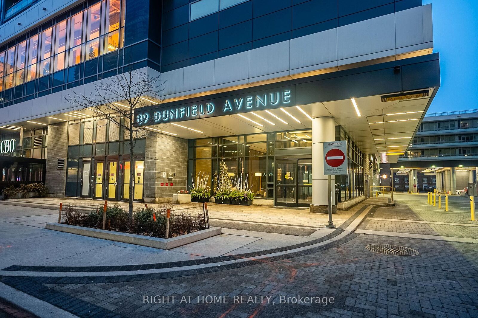 Property Photo:  89 Dunfield Avenue 2306  ON M4S 0A4 